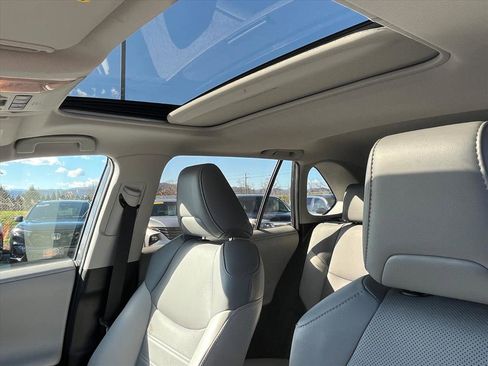 Used 2019 Toyota RAV4 Limited image 8