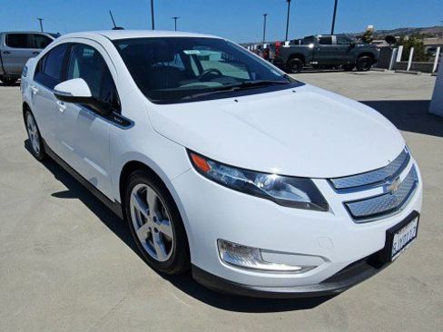 Used 2015 Chevrolet Volt FWD image 2