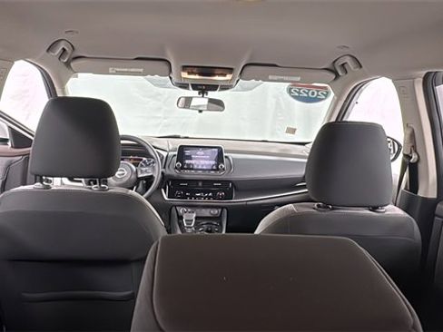 Certified 2022 Nissan Rogue SV image 17