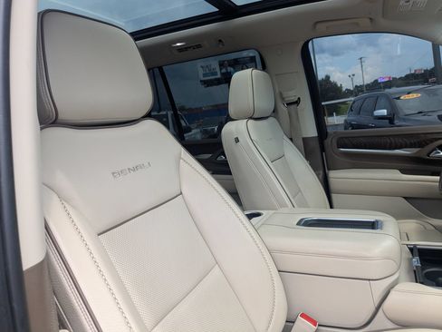Used 2022 GMC Yukon Denali RWD image 30