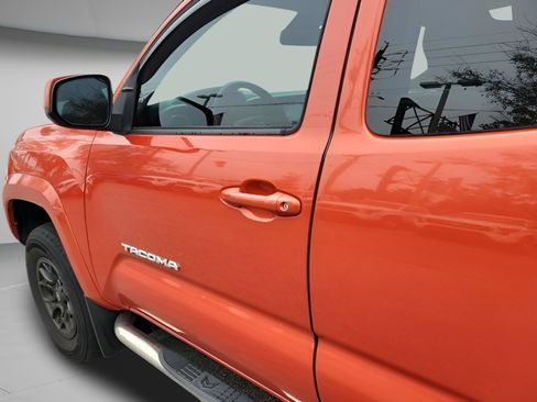 Used 2018 Toyota Tacoma TRD Sport image 23