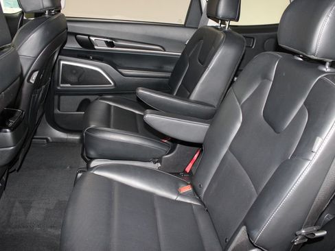 Used 2025 Kia Telluride S FWD image 16