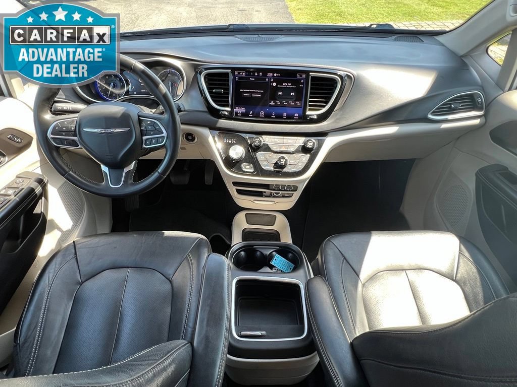 Used 2022 Chrysler Pacifica Touring-L FWD image 2