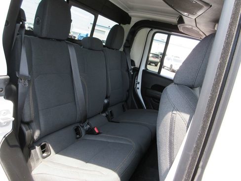 Used 2024 Jeep Gladiator Sport AWD/4WD image 21
