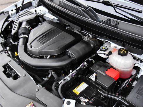 Used 2024 Chevrolet Traverse LT image 57