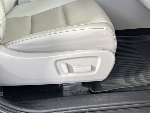 Used 2019 Toyota Highlander XLE AWD/4WD image 22