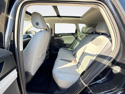 Used 2023 Volkswagen Taos SE w/ Panoramic Sunroof Package FWD image 26