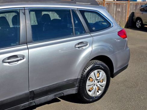 Used 2010 Subaru Outback 2.5i AWD/4WD image 7