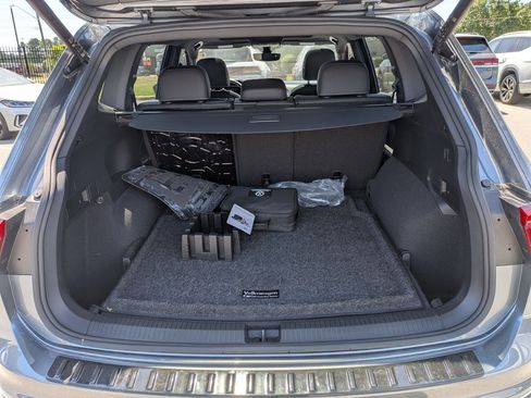 Used 2023 Volkswagen Tiguan SEL R-Line image 32