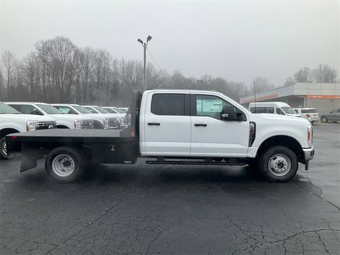 New 2026 Ford F350 XL w/ XL Chrome Package image 4