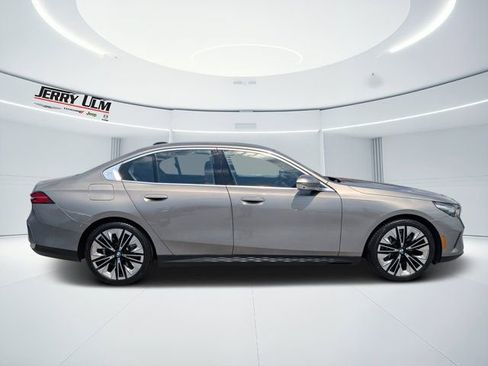 Used 2025 BMW 540i xDrive image 2