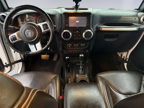 Used 2017 Jeep Wrangler Unlimited Rubicon image 12