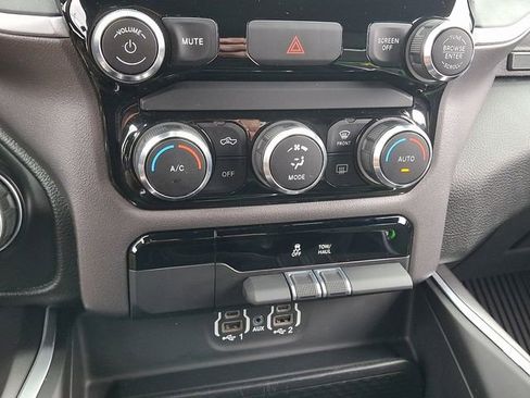 Used 2022 RAM 1500 Big Horn AWD/4WD image 16