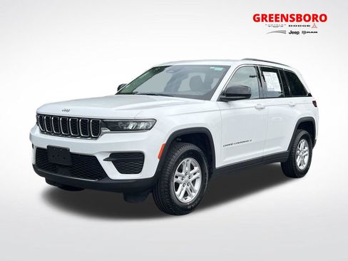 Used 2023 Jeep Grand Cherokee Laredo AWD/4WD image 1