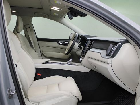 Certified 2025 Volvo XC60 T8 Ultra w/ Protection Package Premier image 35