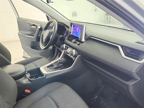 Used 2024 Toyota RAV4 XLE FWD image 35