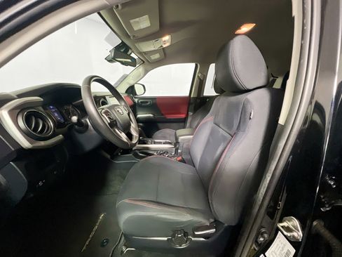 Used 2018 Toyota Tacoma SR5 image 14