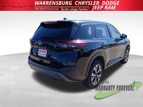 Used 2023 Nissan Rogue SV image 3