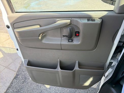 Used 2015 Chevrolet Express 2500 RWD image 27