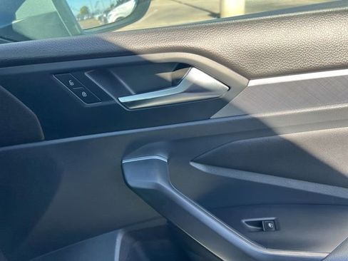 Used 2024 Volkswagen Jetta SE image 30