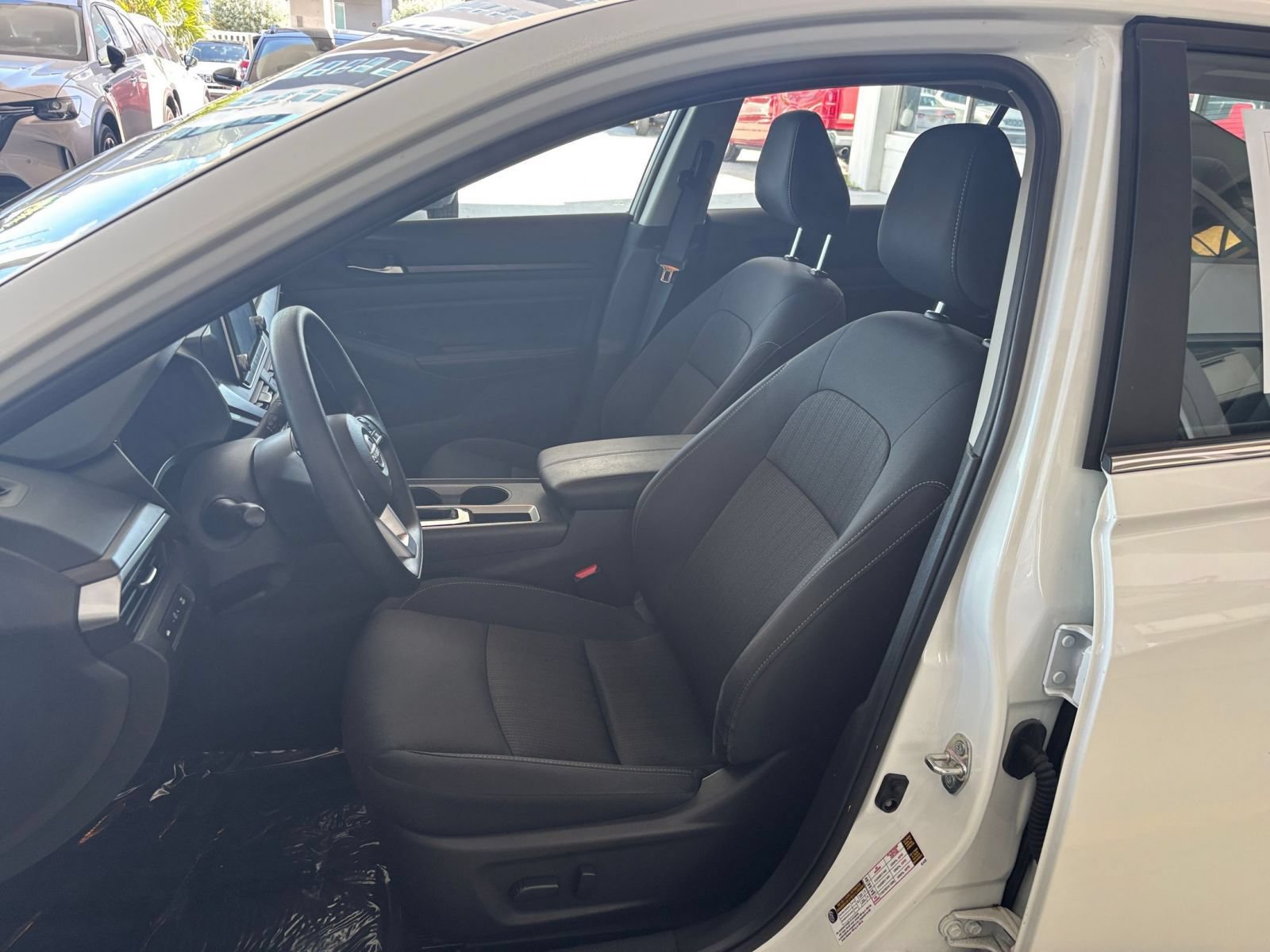 Used 2025 Nissan Altima 2.5 SV FWD image 35