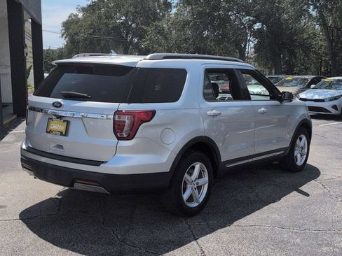 Used 2019 Ford Explorer XLT w/ Equipment Group 202A FWD image 5