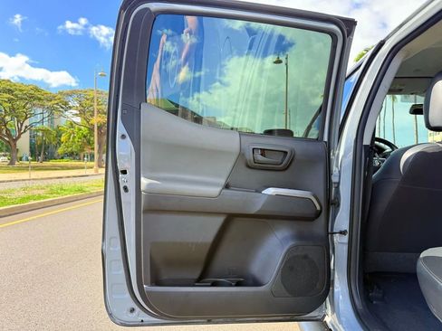 Used 2019 Toyota Tacoma SR5 image 15