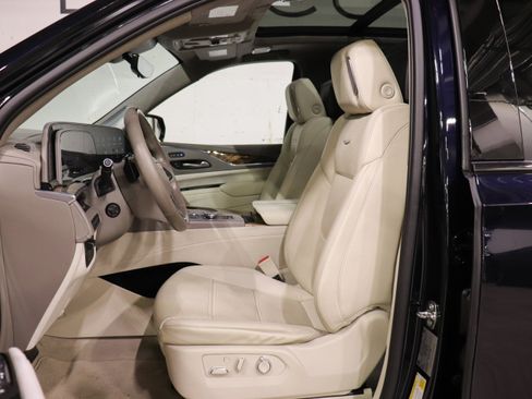 Used 2023 Cadillac Escalade Sport Platinum AWD/4WD image 13
