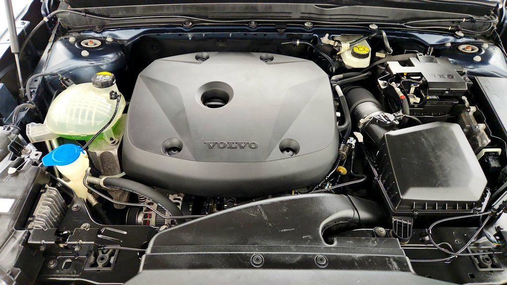 Used 2021 Volvo XC40 T5 Momentum w/ Premium Package AWD/4WD image 27