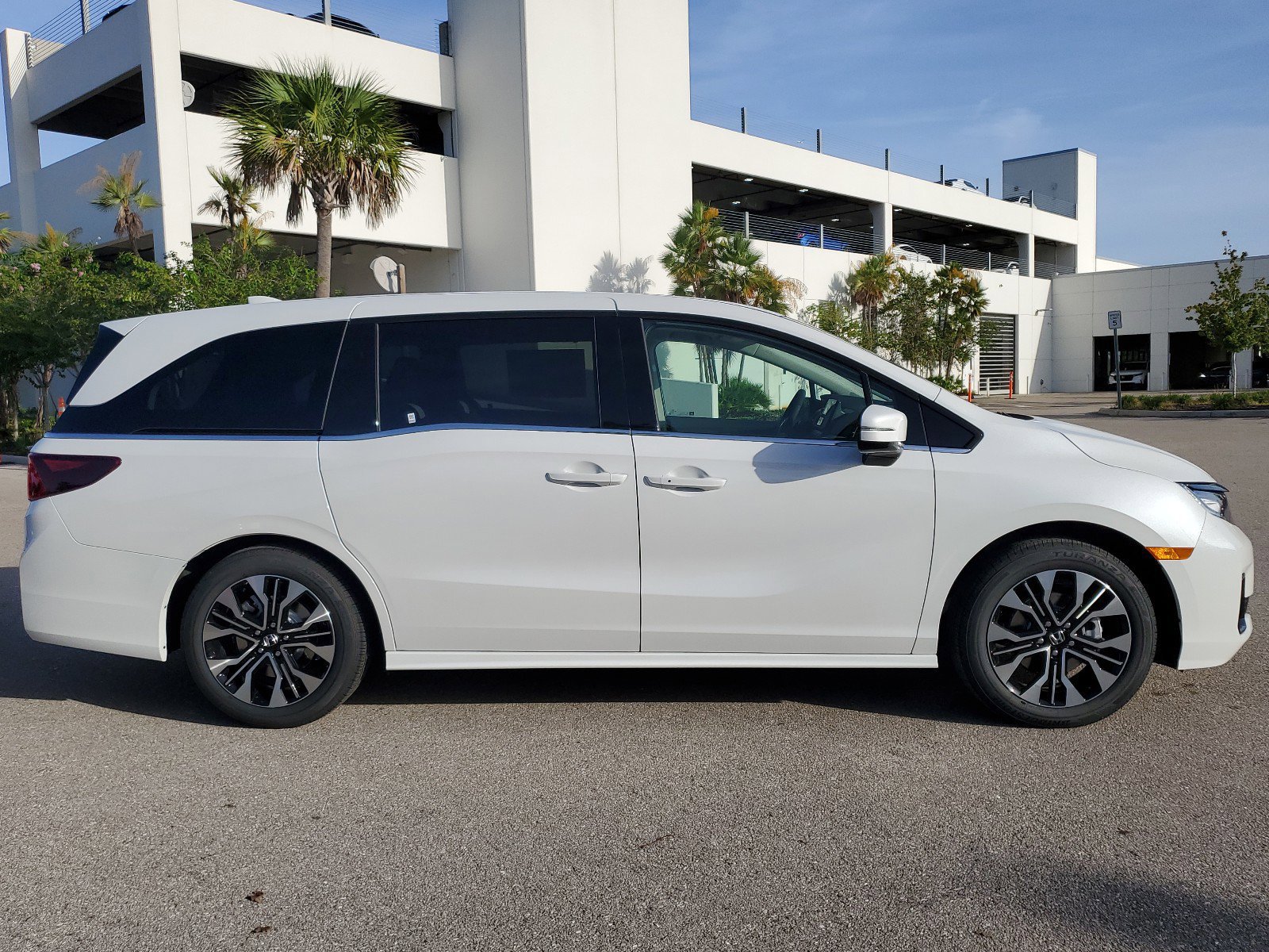 New 2026 Honda Odyssey Elite image 4
