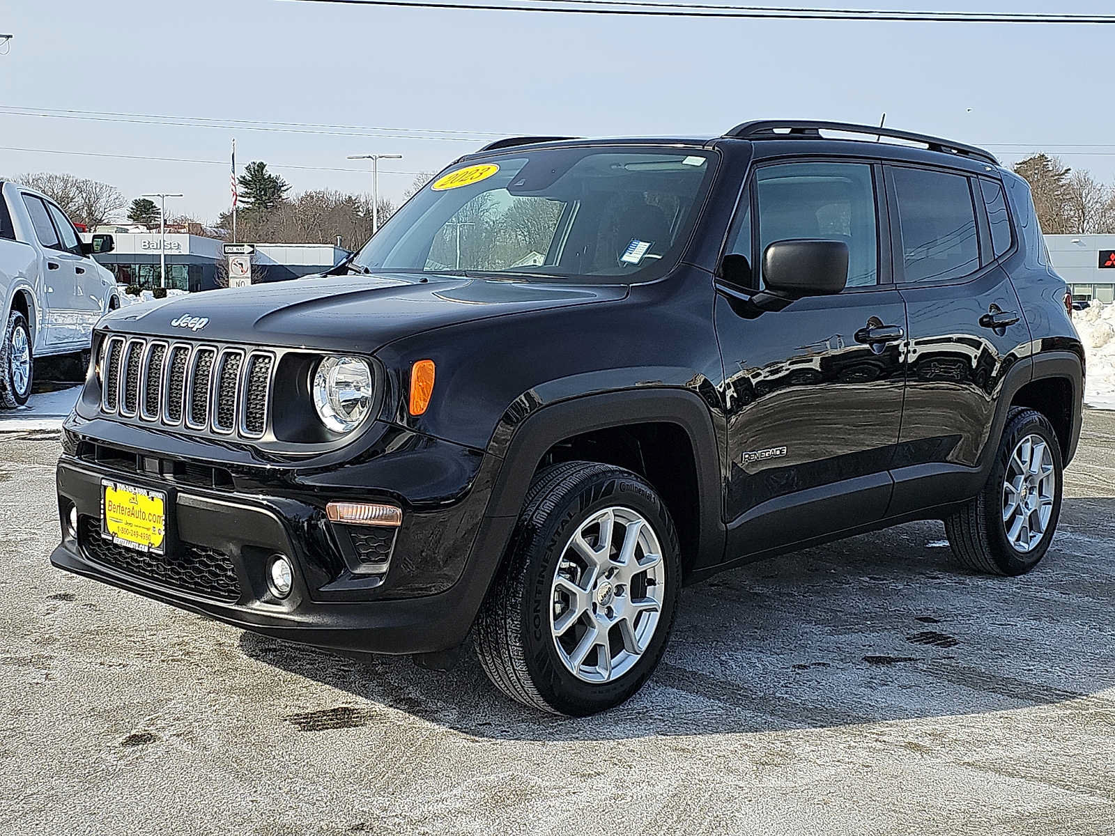 Certified 2023 Jeep Renegade Latitude w/ Sun/Sound Group AWD/4WD image 3