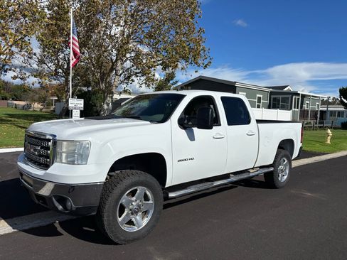 Used 2014 GMC Sierra 2500 SLE w/ SLE Preferred Package image 4