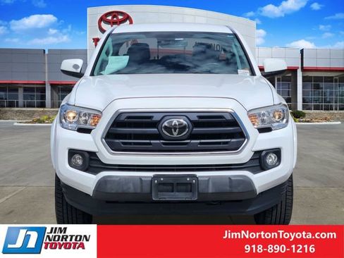 Used 2019 Toyota Tacoma SR5 image 2