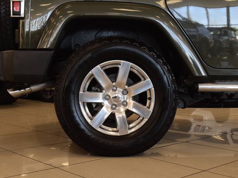 Used 2015 Jeep Wrangler Unlimited Sahara w/ Dual Top Group AWD/4WD image 38