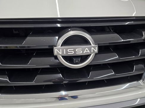 Used 2023 Nissan Armada SL w/ Captain's Chairs Package image 9