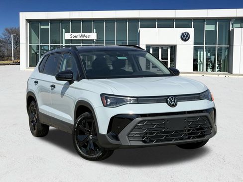 New 2026 Volkswagen Taos SE FWD image 1