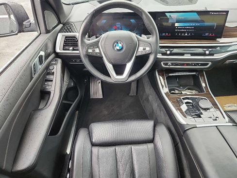 Used 2025 BMW X5 xDrive50e image 11