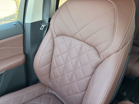 Used 2024 BMW X7 xDrive40i w/ Premium Package AWD/4WD image 10