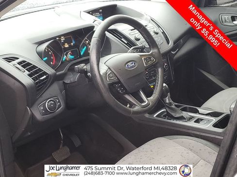 Used 2017 Ford Escape SE w/ SE Sport Appearance Package AWD/4WD image 12