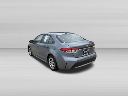 Used 2021 Toyota Corolla LE w/ Carpet Mat Package (TMS) FWD image 8