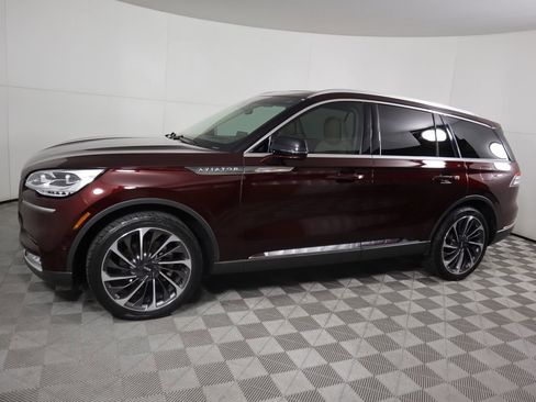 Used 2020 Lincoln Aviator Reserve w/ Equipment Group 202A image 8