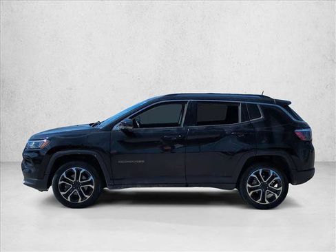 Used 2022 Jeep Compass Limited image 9