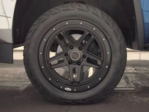 Used 2018 GMC Sierra 1500 SLT w/ Texas SLT Premium Package AWD/4WD image 11