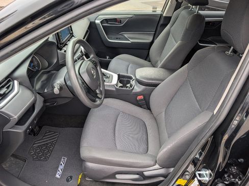 Used 2019 Toyota RAV4 LE w/ Carpet Mat Package AWD/4WD image 2