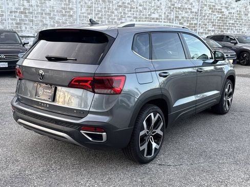 Certified 2022 Volkswagen Taos SEL image 5