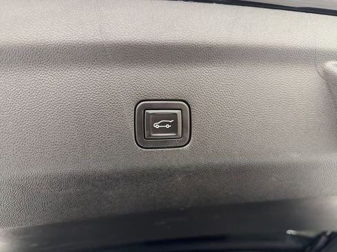 Used 2024 GMC Yukon Denali Ultimate image 16