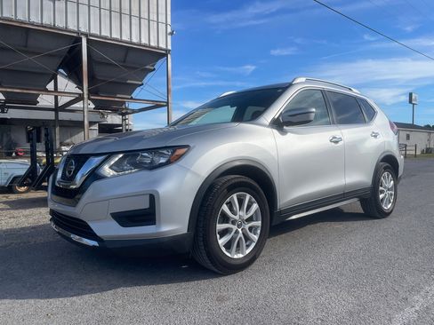 Used 2018 Nissan Rogue SV image 1