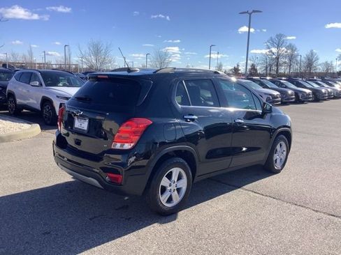 Used 2020 Chevrolet Trax LT w/ LT Convenience Package image 5