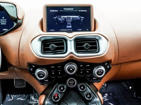 Used 2021 Aston Martin V8 Vantage Roadster RWD image 26