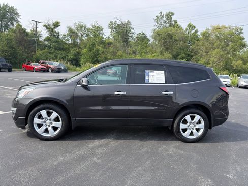 Used 2016 Chevrolet Traverse LT w/ Style and Technology Package AWD/4WD image 3